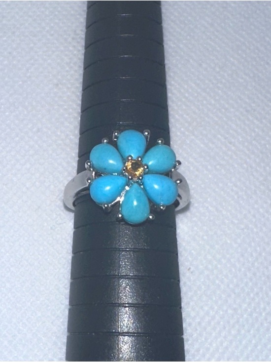 The Unbranded Brand Jewelry - Turquoise Floral size 10 Ring with pink center stone set in sterling silver
